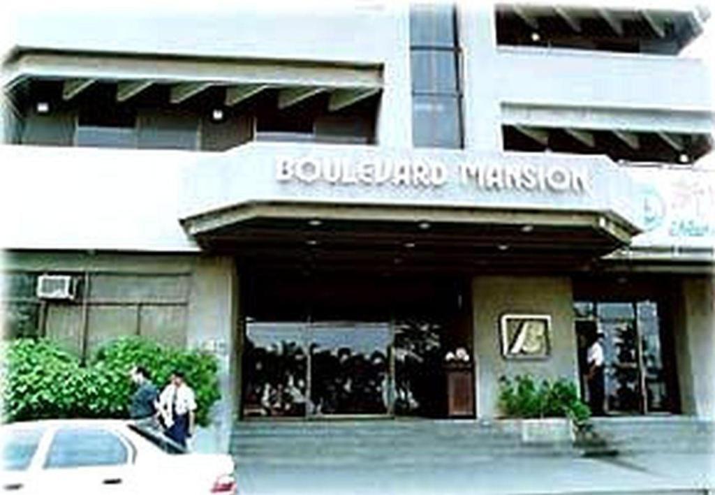 Sunny Bay Suites Manila Esterno foto