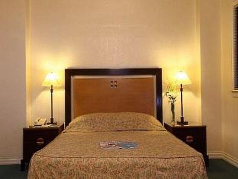 Sunny Bay Suites Manila Esterno foto
