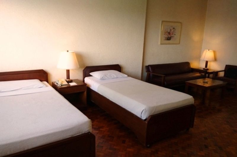 Sunny Bay Suites Manila Esterno foto