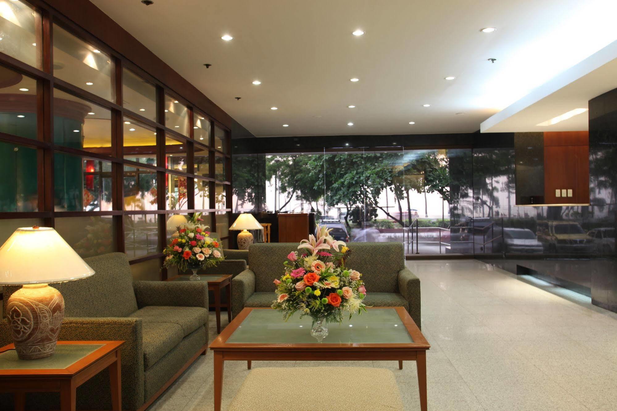 Sunny Bay Suites Manila Esterno foto