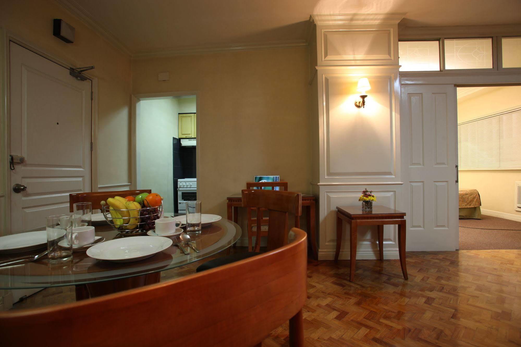 Sunny Bay Suites Manila Esterno foto
