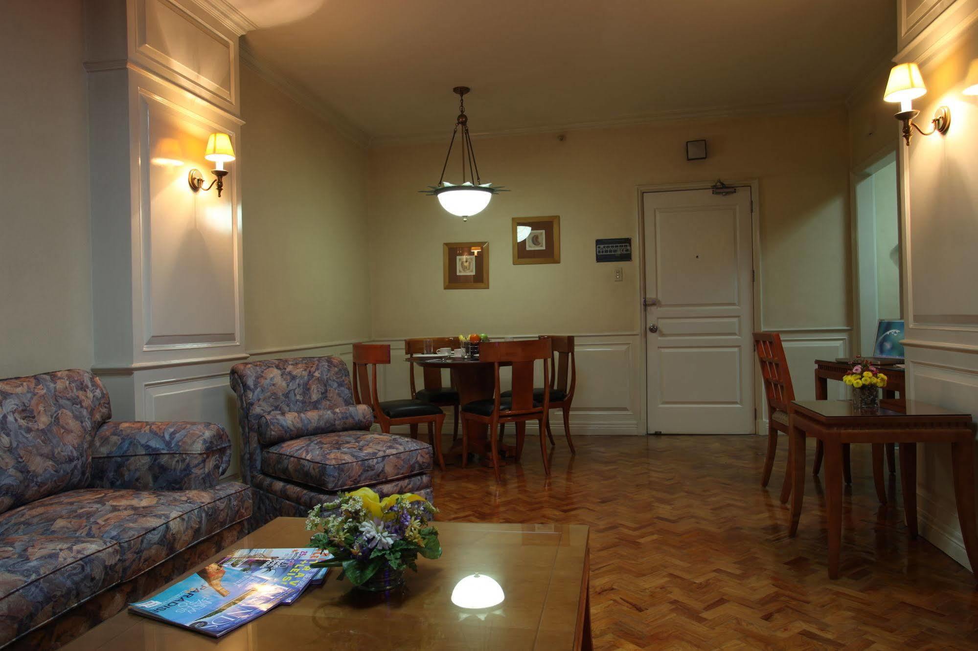 Sunny Bay Suites Manila Esterno foto