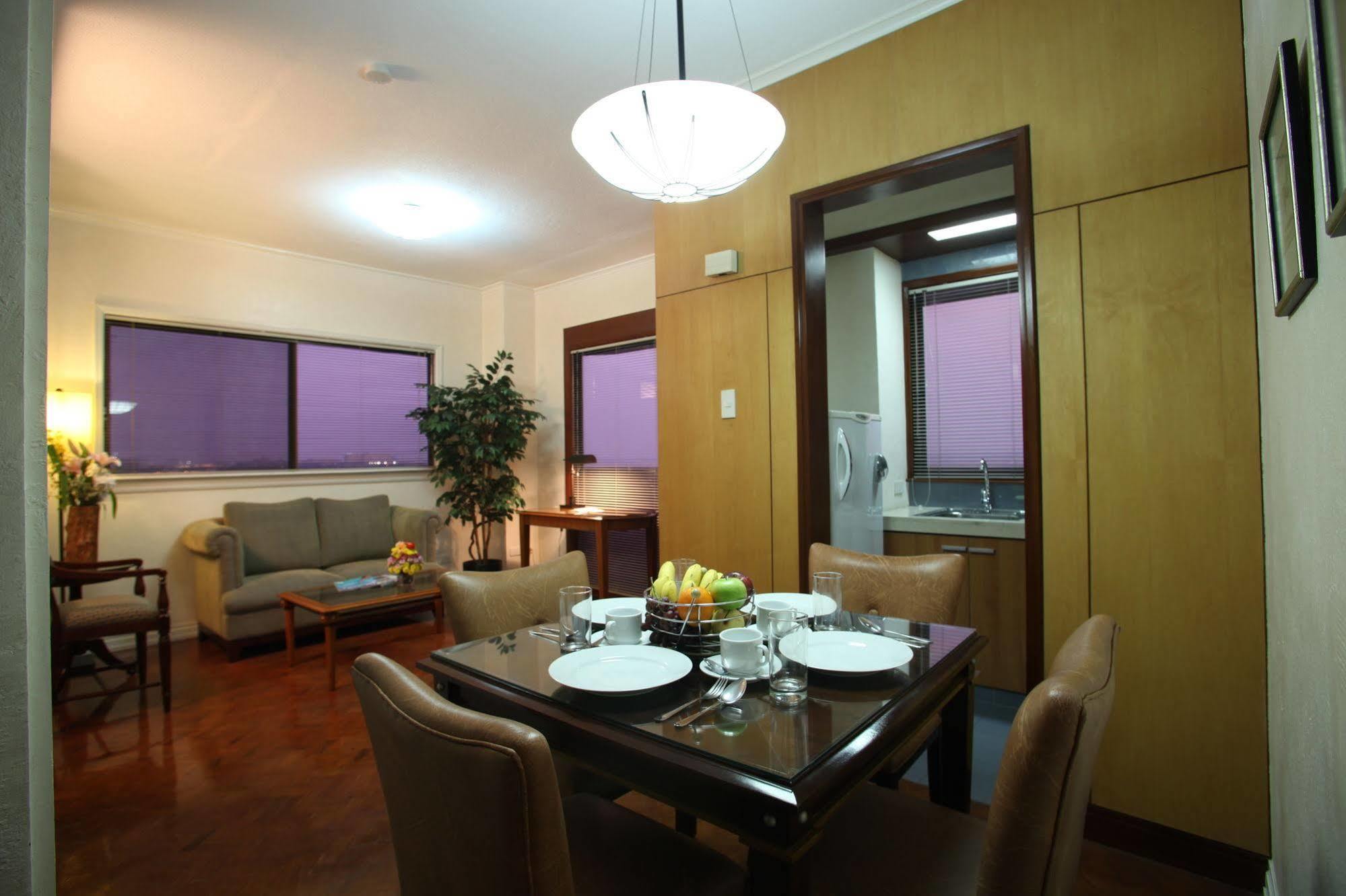 Sunny Bay Suites Manila Esterno foto