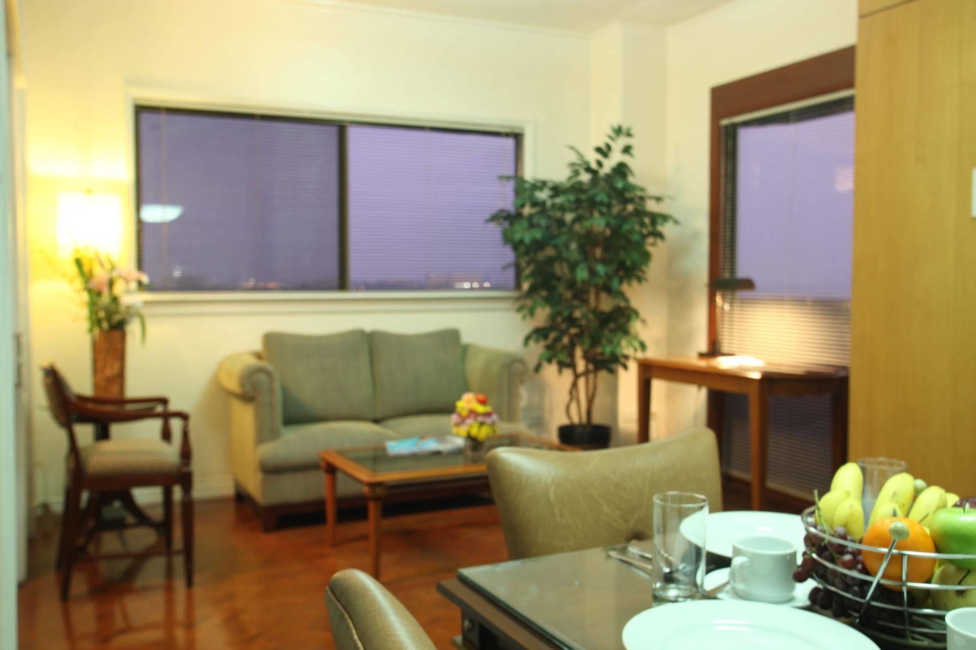 Sunny Bay Suites Manila Esterno foto