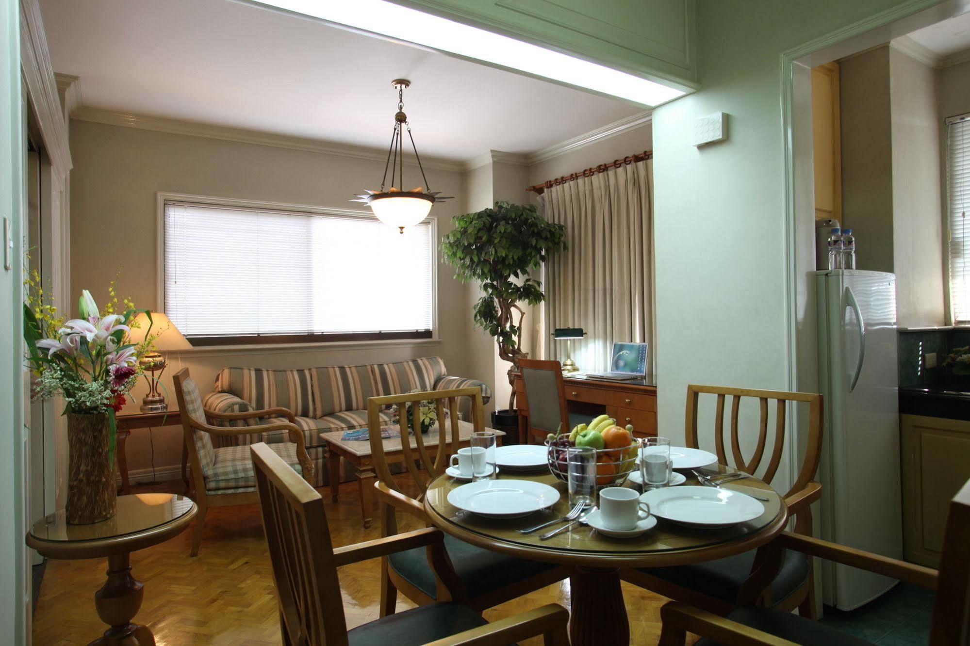 Sunny Bay Suites Manila Esterno foto