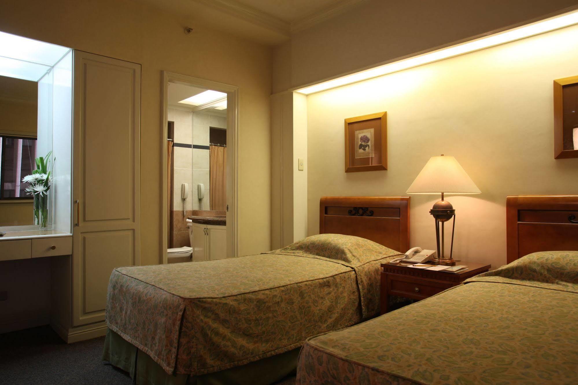 Sunny Bay Suites Manila Esterno foto