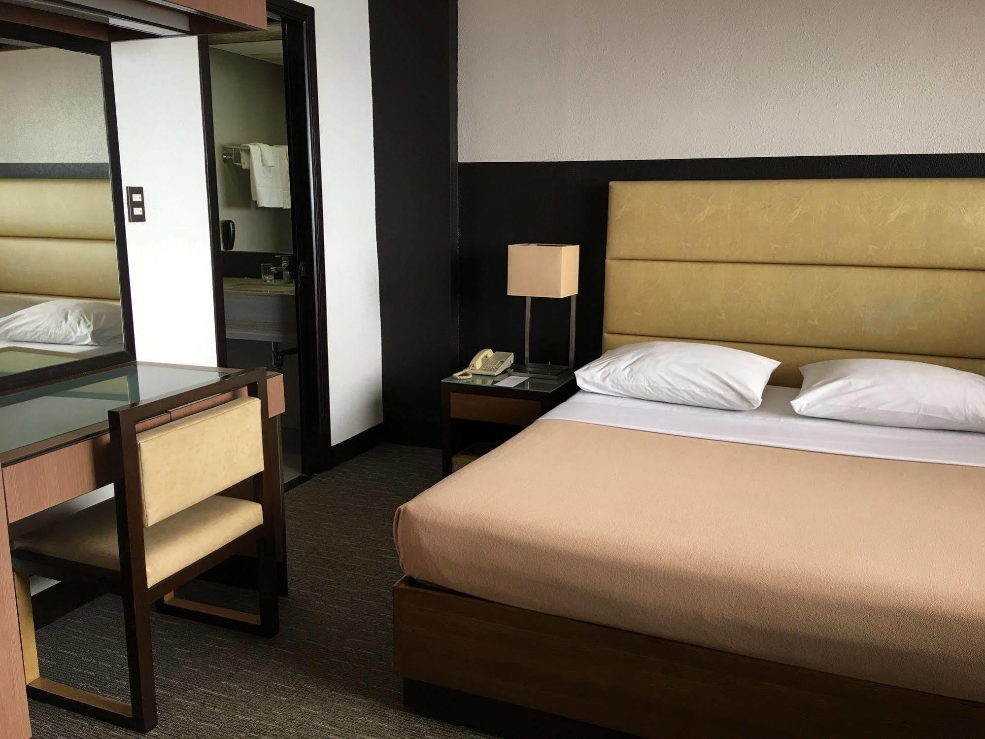 Sunny Bay Suites Manila Esterno foto