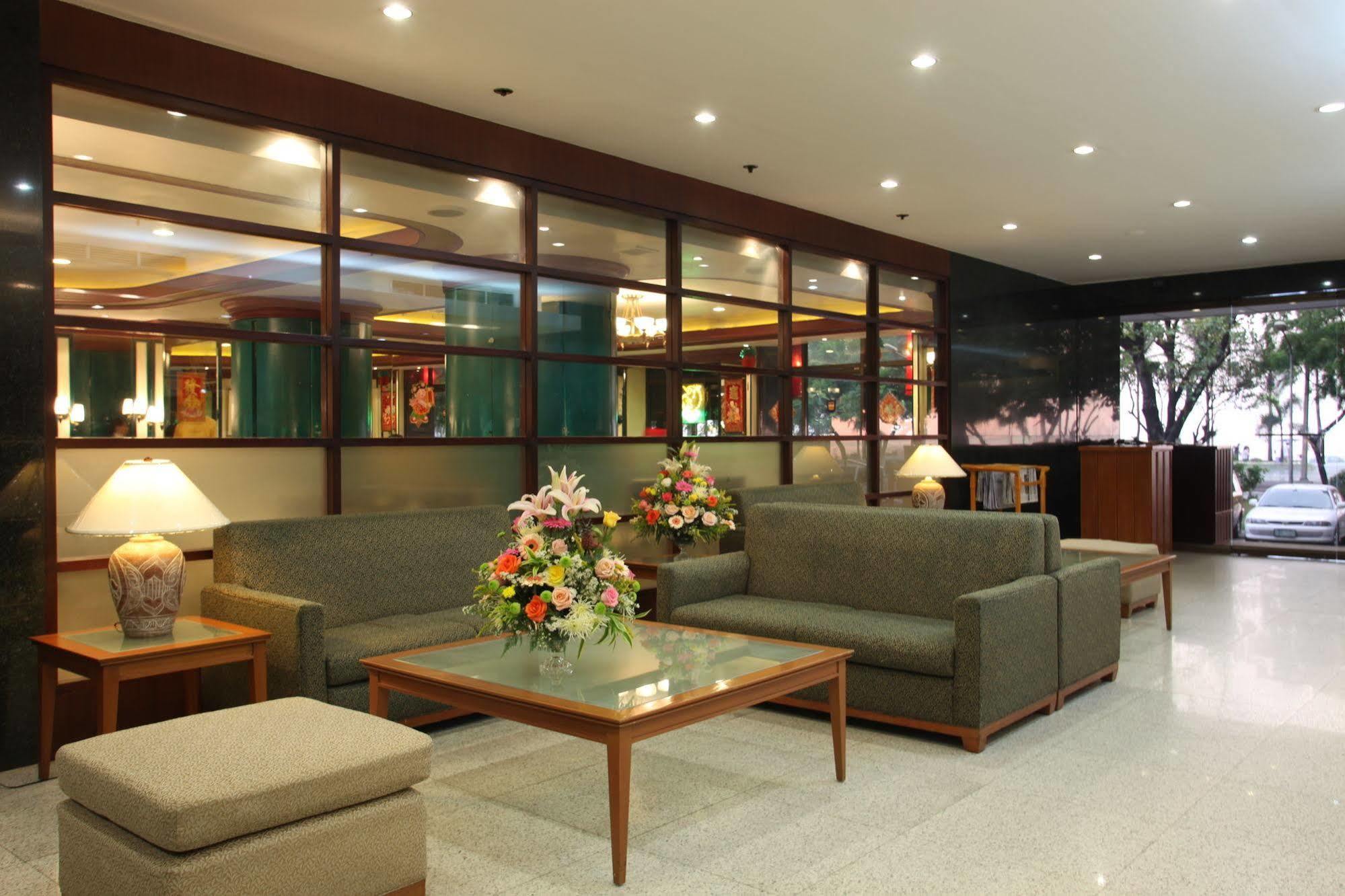 Sunny Bay Suites Manila Esterno foto