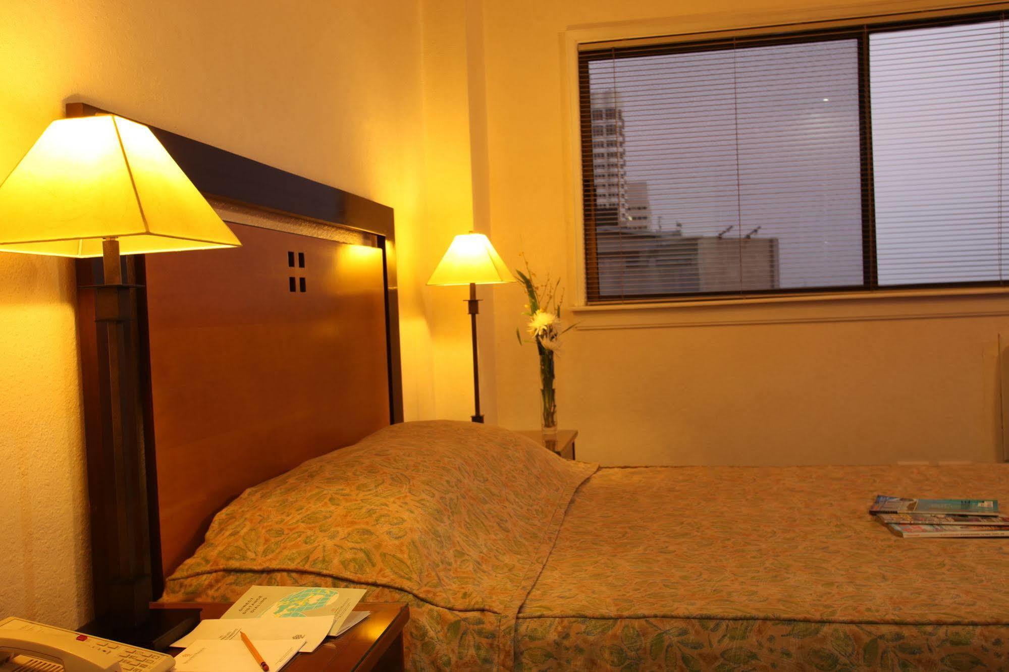 Sunny Bay Suites Manila Esterno foto
