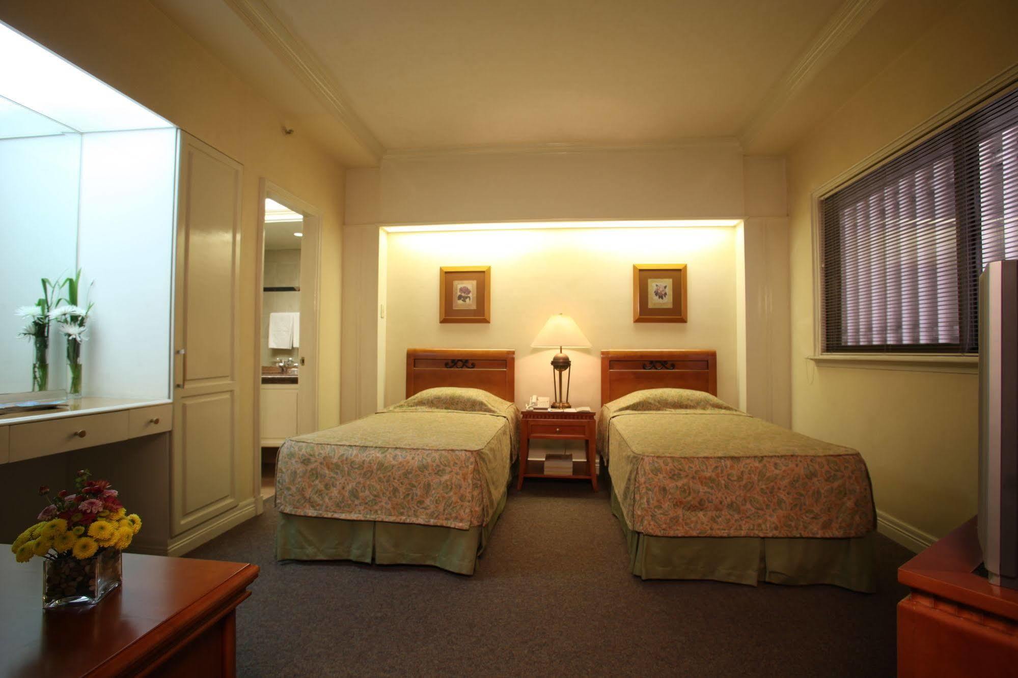 Sunny Bay Suites Manila Esterno foto