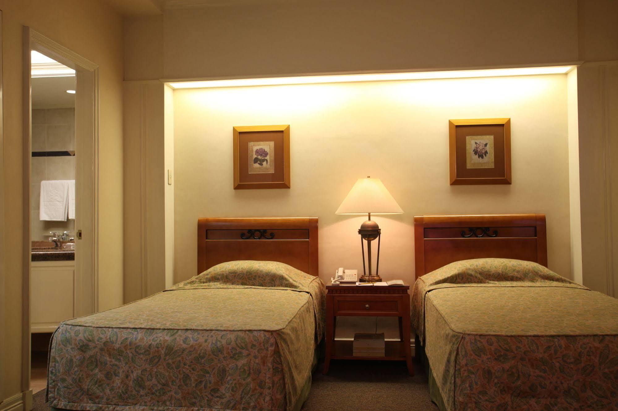 Sunny Bay Suites Manila Esterno foto