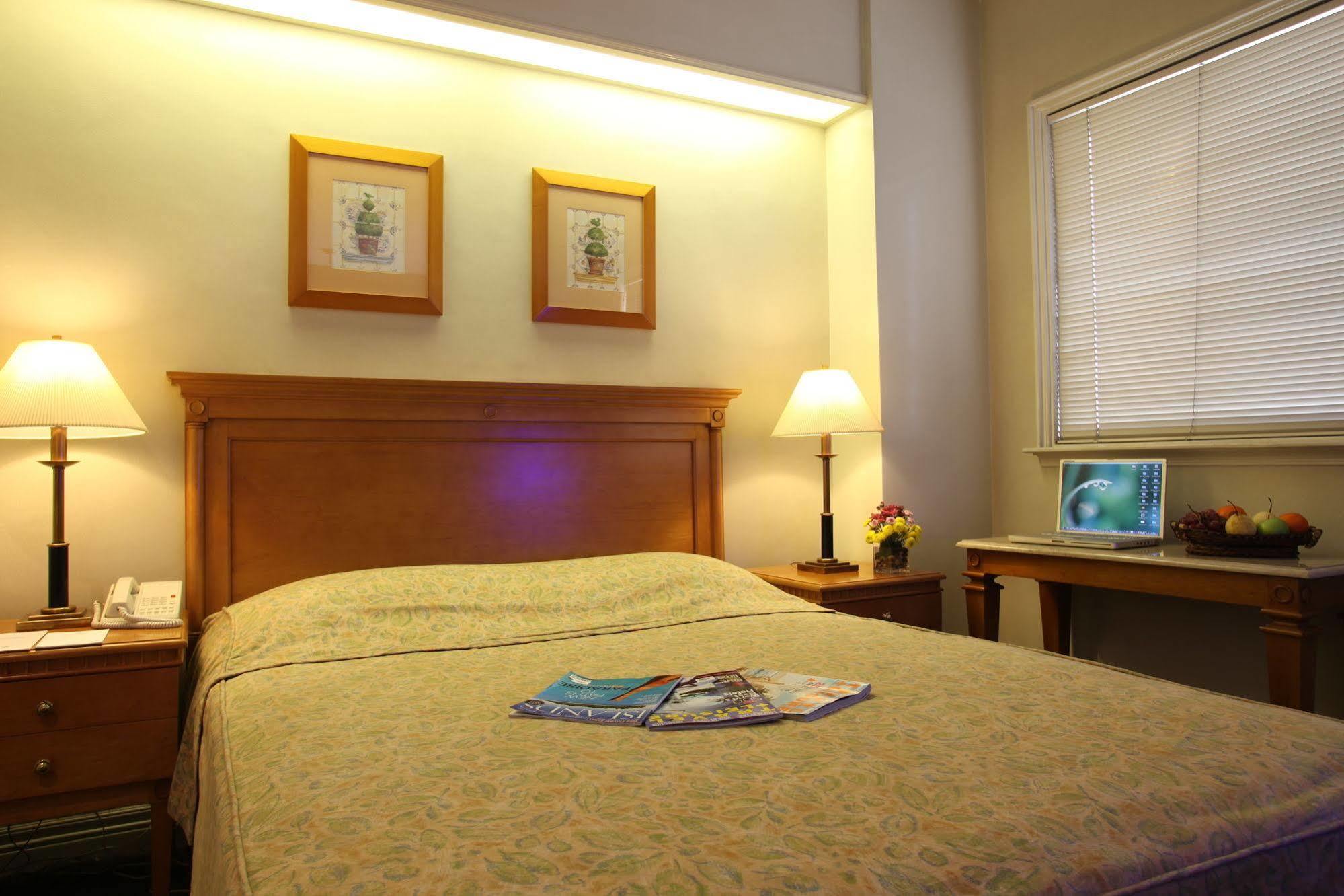Sunny Bay Suites Manila Esterno foto