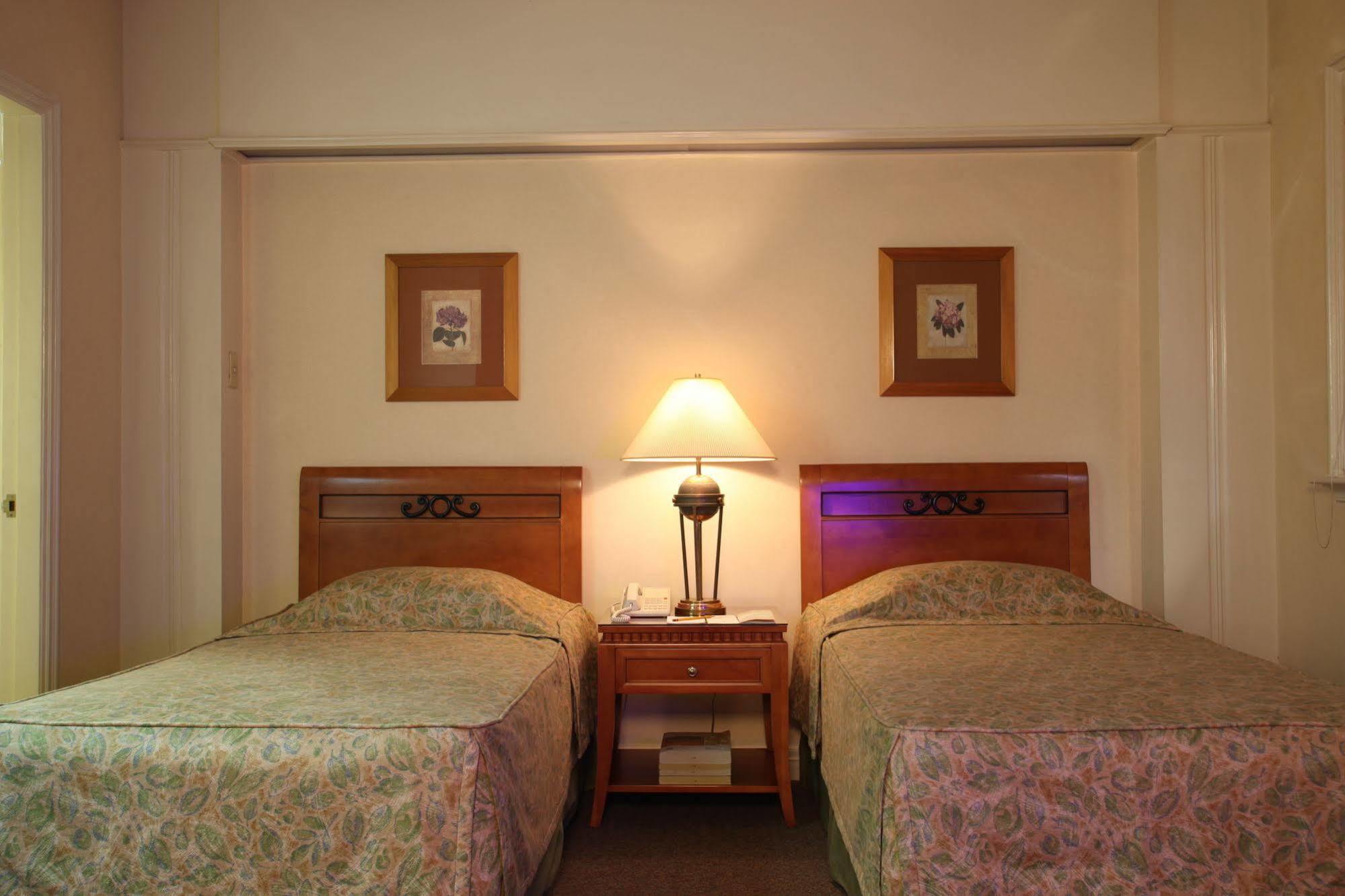 Sunny Bay Suites Manila Esterno foto